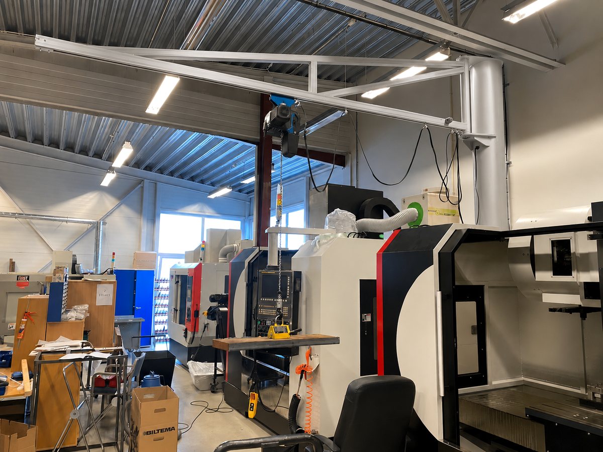 Aluminum jib cranes in a machine shop