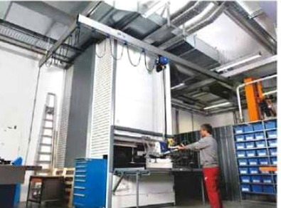 Extruded aluminum beam and enclosed running track detail
